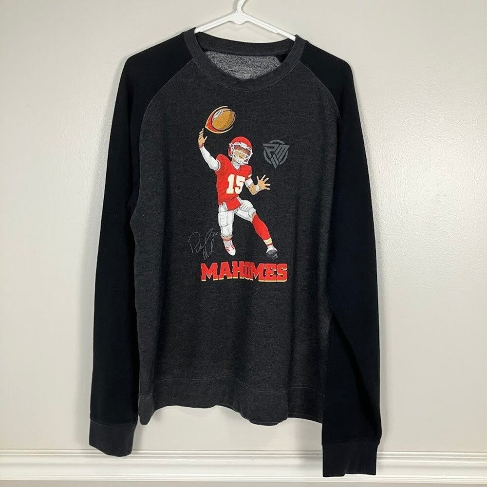PM II Patrick Mahomes Quarterback Jumbo Graphic Crewneck Sweatshirt Gray Size L